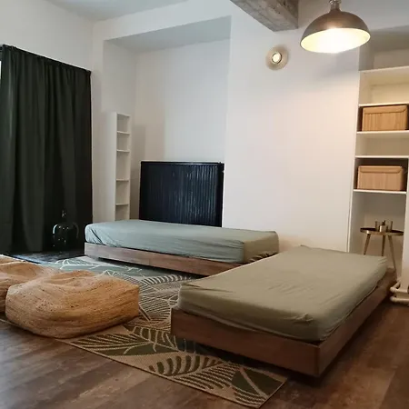 Quest House In The גנט