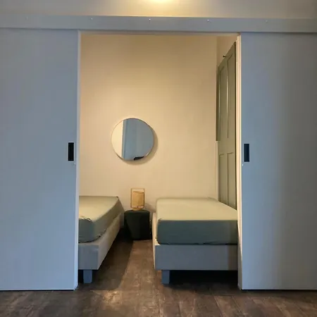 Hotel Quest House In The *